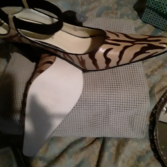 J RENEE JAN SHOES - Picture 2 of 6